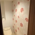 ローラアシュレイ壁紙トイレ貼替え