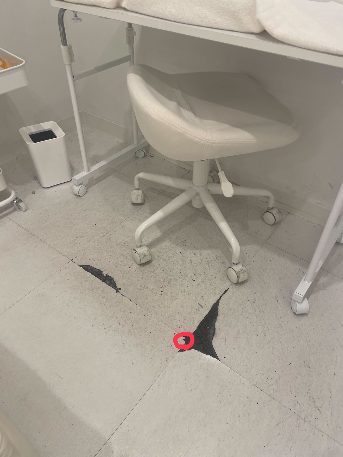 福岡でフロアタイルの施工なら福岡内装センター