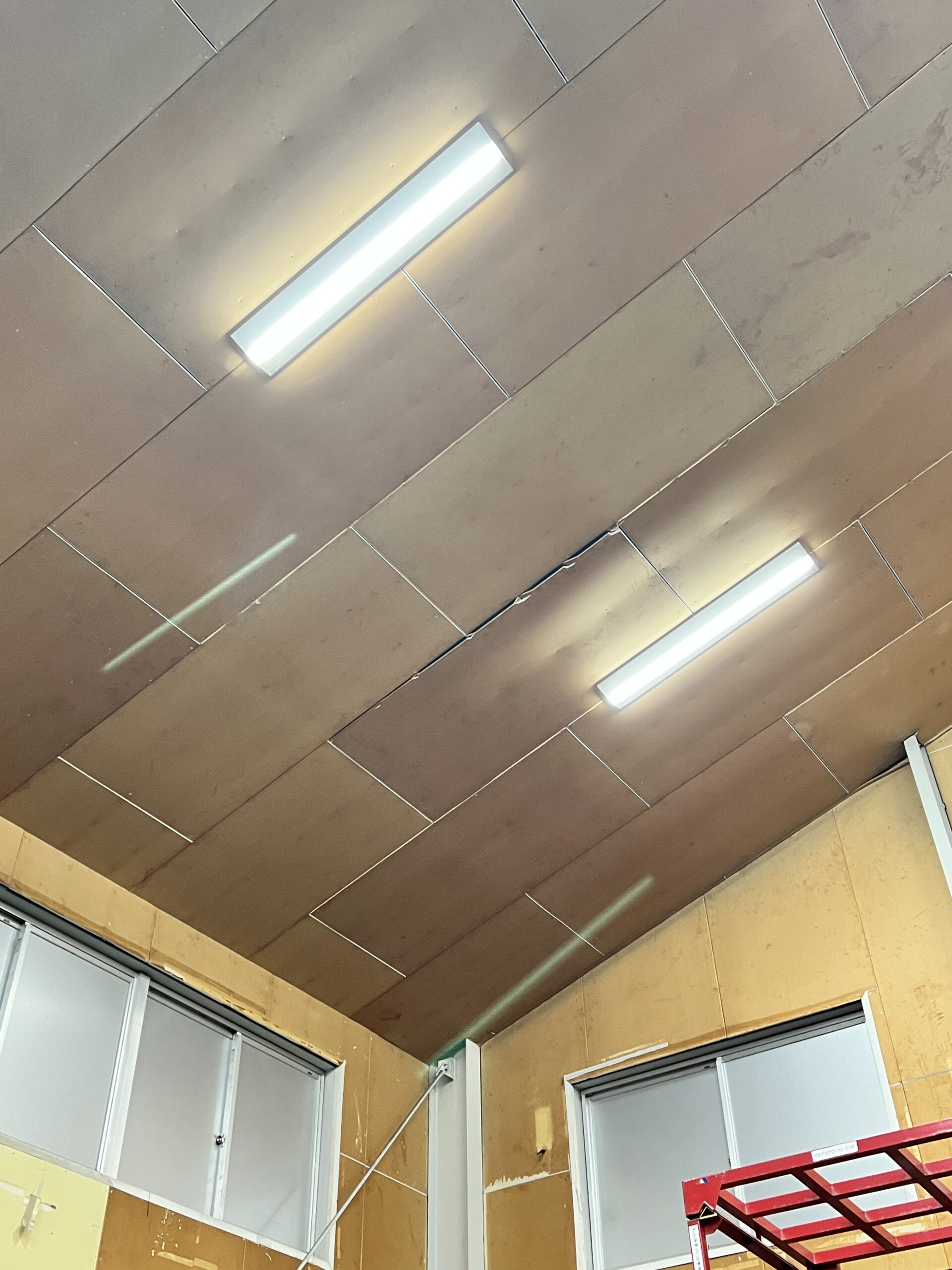 工場倉庫の天井雨漏り補修事例